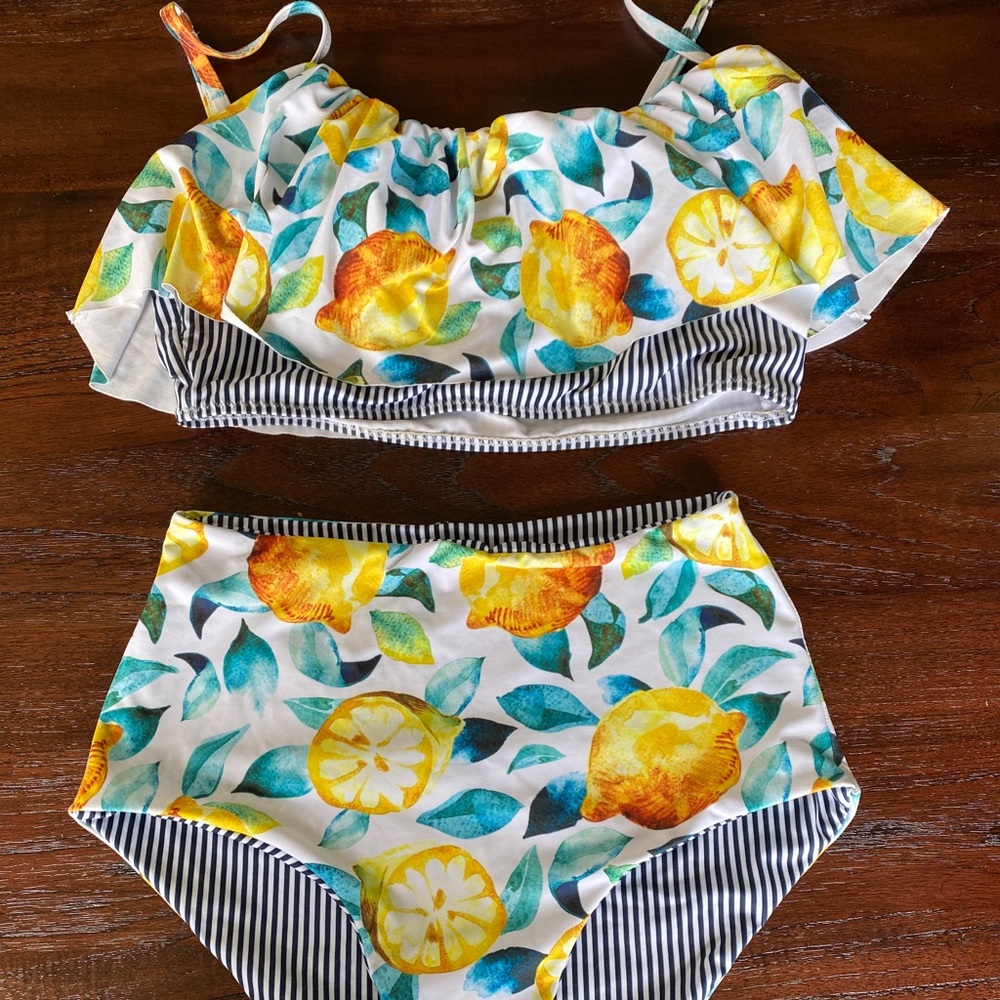 Cupshe bikini. Lemon. Bottoms high waisted and reversible. Size small. EUC